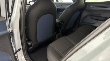 2025 Volvo Single Motor Extended Range 69kWh Plus Auto 5-door (Grey) - Image: 32