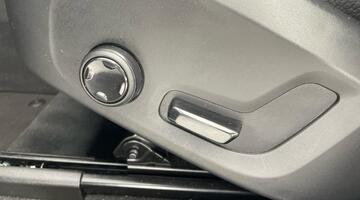 2024 Volvo 2.0 B5 MHEV Plus Auto Euro 6 5-door (Black) - Image: 40