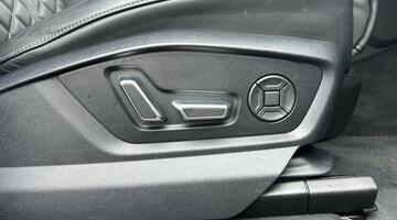 2025 Audi 4.0 TFSI V8 Black Edition Tiptronic quattro Euro 6 5-door (White) - Image: 16