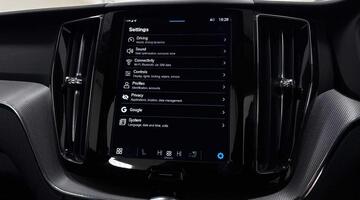 2025 Volvo 2.0 B5 MHEV Plus Auto Euro 6 5-door (White) - Image: 34