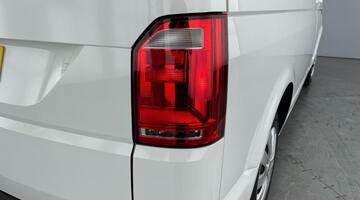 2019 Volkswagen 2.0 TDI T30 BlueMotion Tech Trendline Kombi FWD SWB Euro 6 5-door (White) - Image: 27