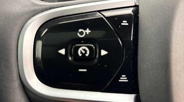 2025 Volvo 2.0h T6 18.8kWh Plus Black Edition Auto Euro 6 5-door (Black) - Image: 31