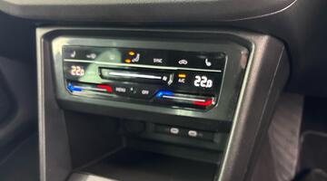 2021 Volkswagen 2.0 TDI R-Line DSG Euro 6 5-door (Grey) - Image: 25