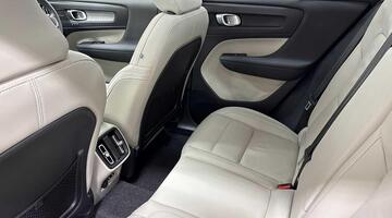 2025 Volvo 2.0 B4 MHEV Ultra Bright DCT Auto Euro 6 5-door (Black) - Image: 13