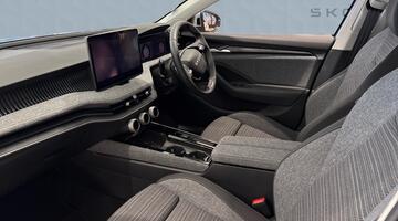 2025 Škoda 2.0 TDI SE Technology DSG Euro 6 5-door (Silver) - Image: 2