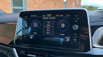 2025 Volkswagen TSI R-Line DSG 2WD Euro 6 2-door (Black) - Image: 39