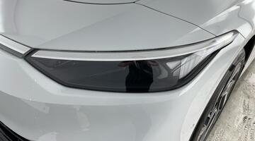 2025 Volkswagen Pro 77kWh Match Tourer Auto 5-door (White) - Image: 1