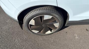 2025 Volvo Twin Performance 69kWh Ultra Auto 5-door (Blue) - Image: 26