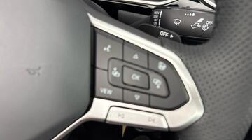 2025 Volkswagen TSI R-Line DSG 2WD Euro 6 2-door (Blue) - Image: 24