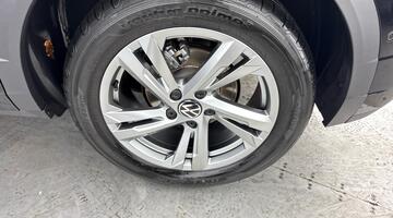 2025 Volkswagen TSI R-Line DSG Euro 6 5-door (Black) - Image: 29