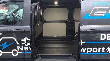 2025 Ford 320 65kWh Sport Auto L1 H1 5-door (Grey) - Image: 25