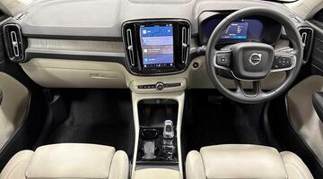 2025 Volvo 2.0 B4 MHEV Ultra Bright DCT Auto Euro 6 5-door (Black) - Image: 10