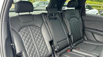 2025 Audi 4.0 TFSI V8 Black Edition Tiptronic quattro Euro 6 5-door (White) - Image: 13