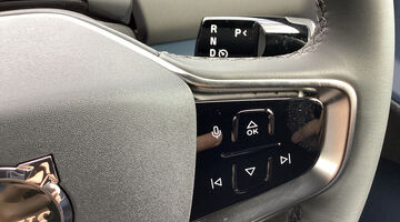 2025 Volvo Twin Performance 69kWh Plus Auto 5-door (Black) - Image: 31