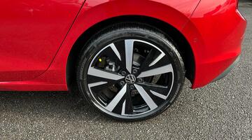 2025 Volkswagen ETSI MHEV Match DSG Euro 6 5-door (Red) - Image: 31