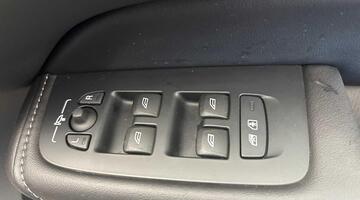 2025 Volvo 2.0h T8 18.8kWh Ultra Dark Auto Euro 6 5-door (Silver) - Image: 25