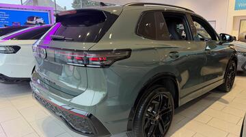 2026 Volkswagen R-Line 1.5 TSI eHybrid 204 PS 6-Speed DSG 5-door (Green) - Image: 3