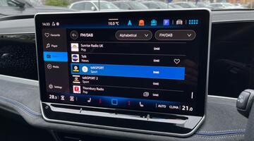 2025 Volkswagen ETSI MHEV R-Line DSG Euro 6 5-door (Grey) - Image: 14