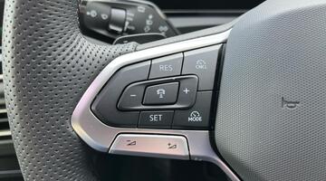 2025 Volkswagen ETSI MHEV R-Line DSG Euro 6 5-door (Grey) - Image: 25