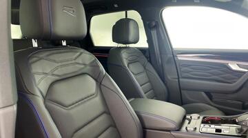 2025 Volkswagen 3.0 V6 TSI eHybrid 14.3kWh R Tiptronic 4Motion Euro 6 5-door (Grey) - Image: 19