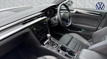 2025 Volkswagen 2.0 TSI R Fastback DSG 4Motion Euro 6 5-door (White) - Image: 2