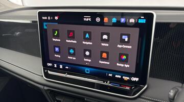 2025 Volkswagen 2.0 TDI Match DSG Euro 6 5-door (Black) - Image: 18