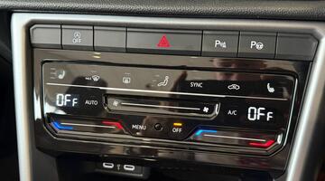 2025 Volkswagen TSI Style DSG Euro 6 5-door (Red) - Image: 29