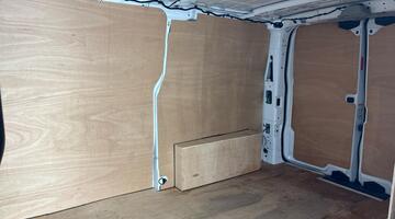 2025 Volkswagen 2.0 TDI T28 Commerce Plus FWD SWB Euro 6 5-door (White) - Image: 28