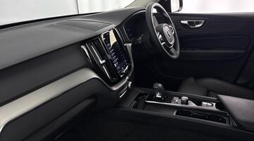 2025 Volvo 2.0 B5 MHEV Plus Auto Euro 6 5-door (Black) - Image: 2