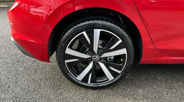 2025 Volkswagen ETSI MHEV Match DSG Euro 6 5-door (Red) - Image: 32