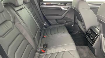 2025 Volkswagen 3.0 TDI V6 Black Edition Tiptronic 4Motion Euro 6 5-door (Grey) - Image: 34