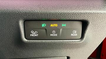 2025 Volkswagen 2.0 TDI R-Line DSG Euro 6 5-door (Red) - Image: 24