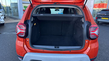 2022 Dacia TCe Prestige Euro 6 5-door (Orange) - Image: 36