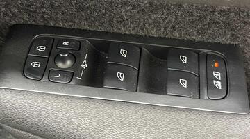 2024 Volvo 2.0 B4 MHEV Ultra Dark DCT Auto Euro 6 5-door (Blue) - Image: 25