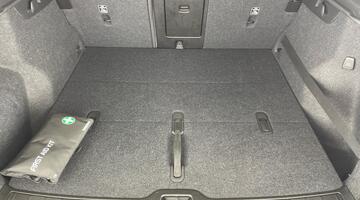 2020 Volvo 2.0 T4 Momentum Pro Auto Euro 6 5-door (Black) - Image: 34