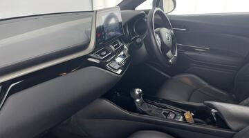 2019 Toyota VVT-h Dynamic CVT Euro 6 5-door (Grey) - Image: 2