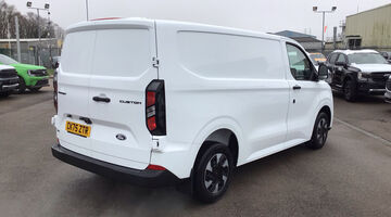 2025 Ford 320 Duratec 11.8kWh Trend Auto L1 Euro 6 5-door (White) - Image: 18