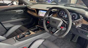 2025 Audi Performance 105kWh Carbon Black Auto quattro 4-door (Green) - Image: 6