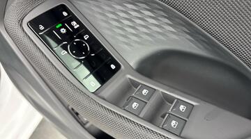 2025 Audi 2.0 e-hybrid5.9kWh Technik Saloon S Tronic quattro Euro 6 5-door (White) - Image: 19