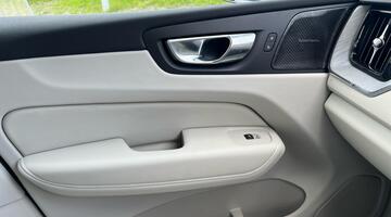 2025 Volvo 2.0 B5 MHEV Plus Auto Euro 6 5-door (Black) - Image: 70