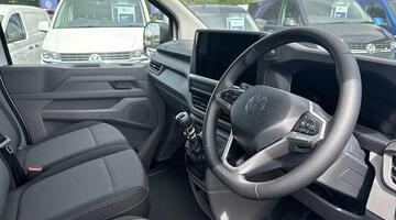 2025 Volkswagen 2.0 TDI T28 Commerce Plus FWD SWB Euro 6 5-door (White) - Image: 6