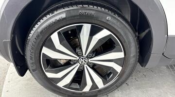 2023 Volkswagen 1.0 TSI Black Edition Euro 6 5-door (White) - Image: 16