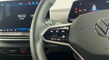 2024 Volkswagen Pro 77kWh Match Auto 5-door (Red) - Image: 24