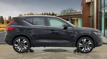 2025 Volvo 2.0 B4 MHEV Ultra Bright DCT Auto Euro 6 5-door (Black) - Image: 2