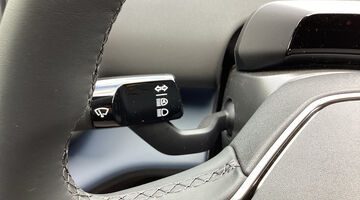 2025 Volvo Twin Performance 69kWh Plus Auto 5-door (Black) - Image: 33