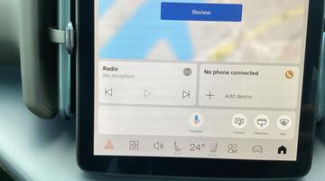 2025 Volvo Twin Performance 69kWh Plus Auto 5-door (Black) - Image: 37