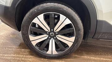 2022 Volvo Recharge 69kWh Plus Auto 5-door (Green) - Image: 20