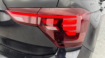 2023 Volkswagen 1.0 TSI Life Euro 6 5-door (Black) - Image: 28