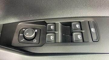 2025 Volkswagen 1.0 TSI Match DSG Euro 6 5-door (Silver) - Image: 19