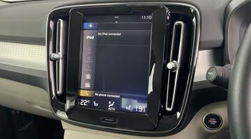 2020 Volvo 2.0 T4 Momentum Pro Auto Euro 6 5-door (Black) - Image: 28